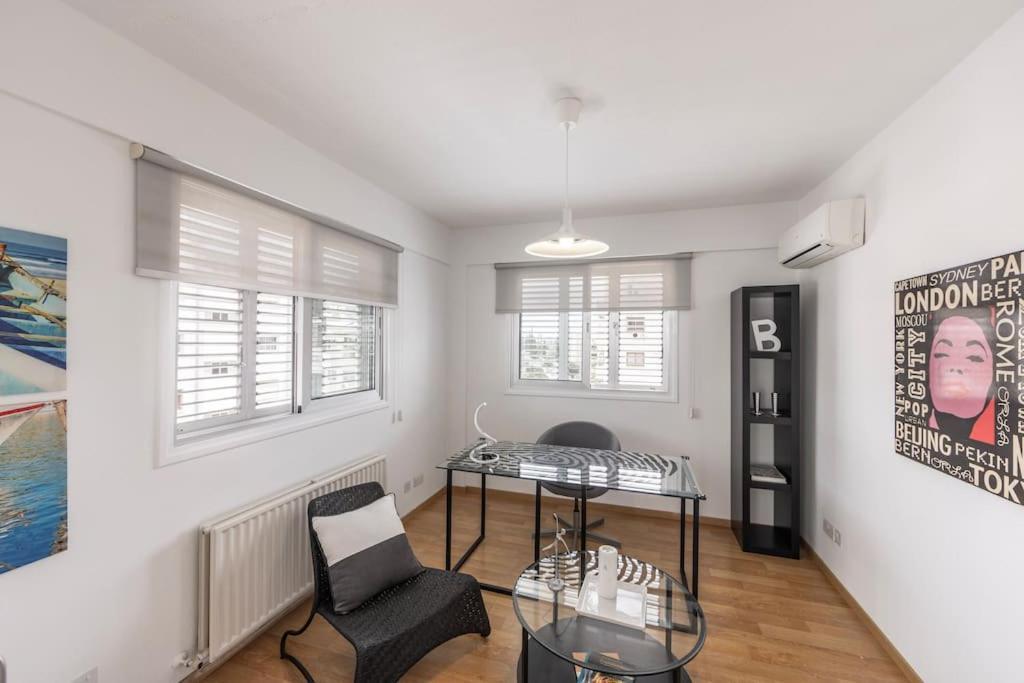 Apartmán Luxurious Bright & Stylish 2Br With Office In Nikósie Exteriér fotografie