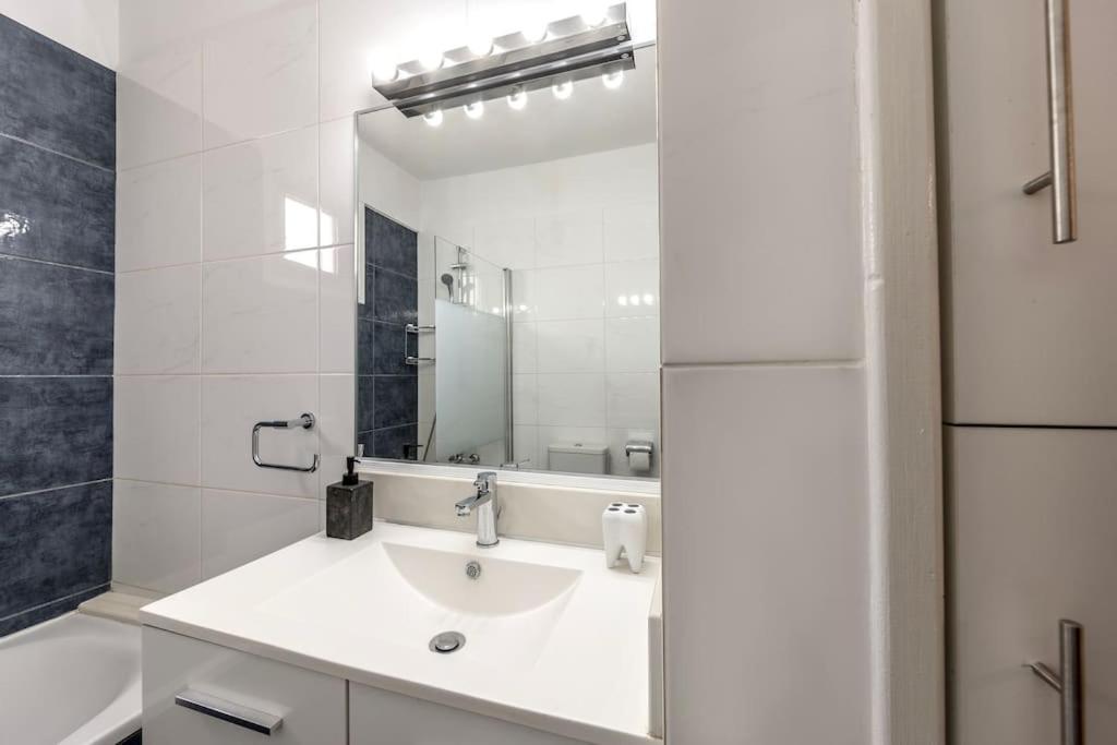 Apartmán Luxurious Bright & Stylish 2Br With Office In Nikósie Exteriér fotografie